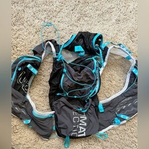 ULTIMATE DIRECTION ADVENTURE VESTA 5.0 XS/S with RAIN FLAP